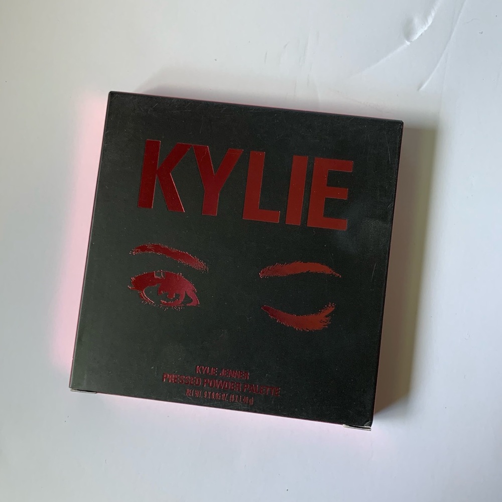 Kylie Cosmetics The Burgundy Palette - Picture 2 of 4